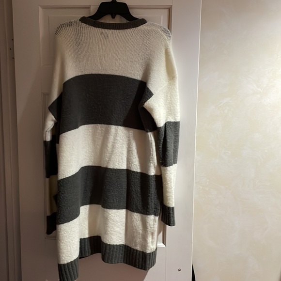 Aerie White/Gray striped Sweater Coat in size small - Picture 4 of 4